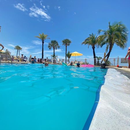 Page Terrace Beachfront Hotel سانت بيتي بيتش المظهر الخارجي الصورة