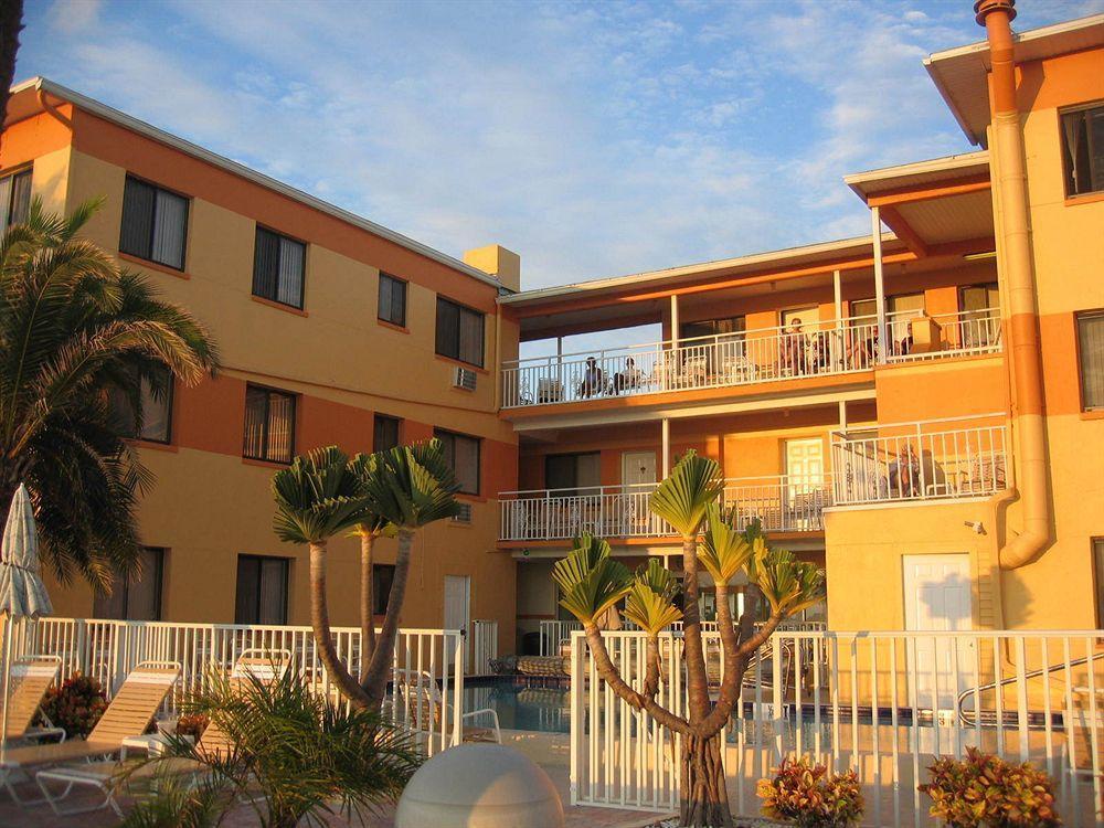 Page Terrace Beachfront Hotel سانت بيتي بيتش المظهر الخارجي الصورة