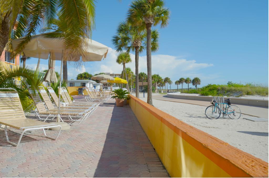 Page Terrace Beachfront Hotel سانت بيتي بيتش المظهر الخارجي الصورة